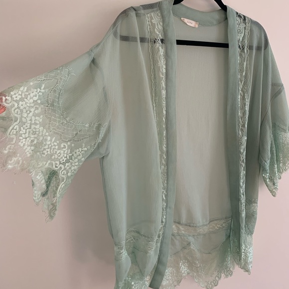 Lace kimono - Picture 2 of 3